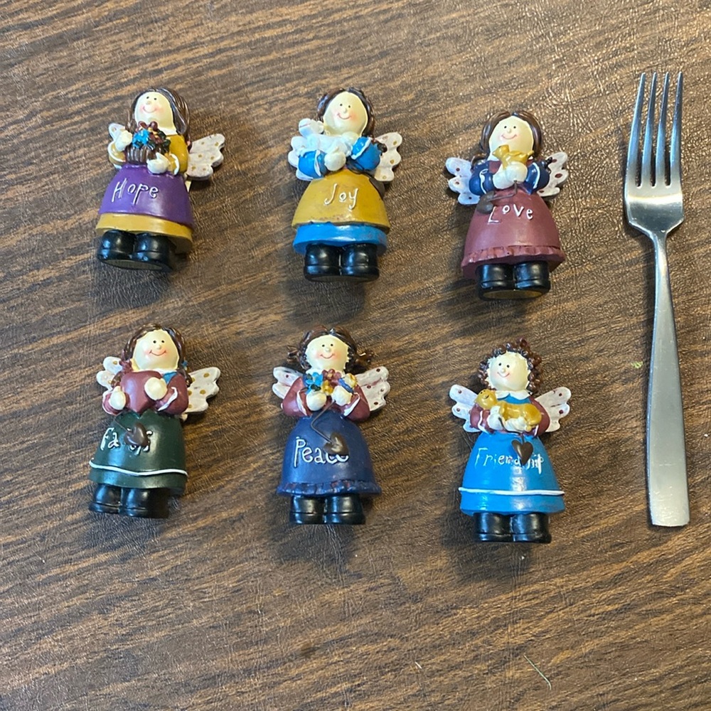 Angel figurines. (6) Resin. NWT